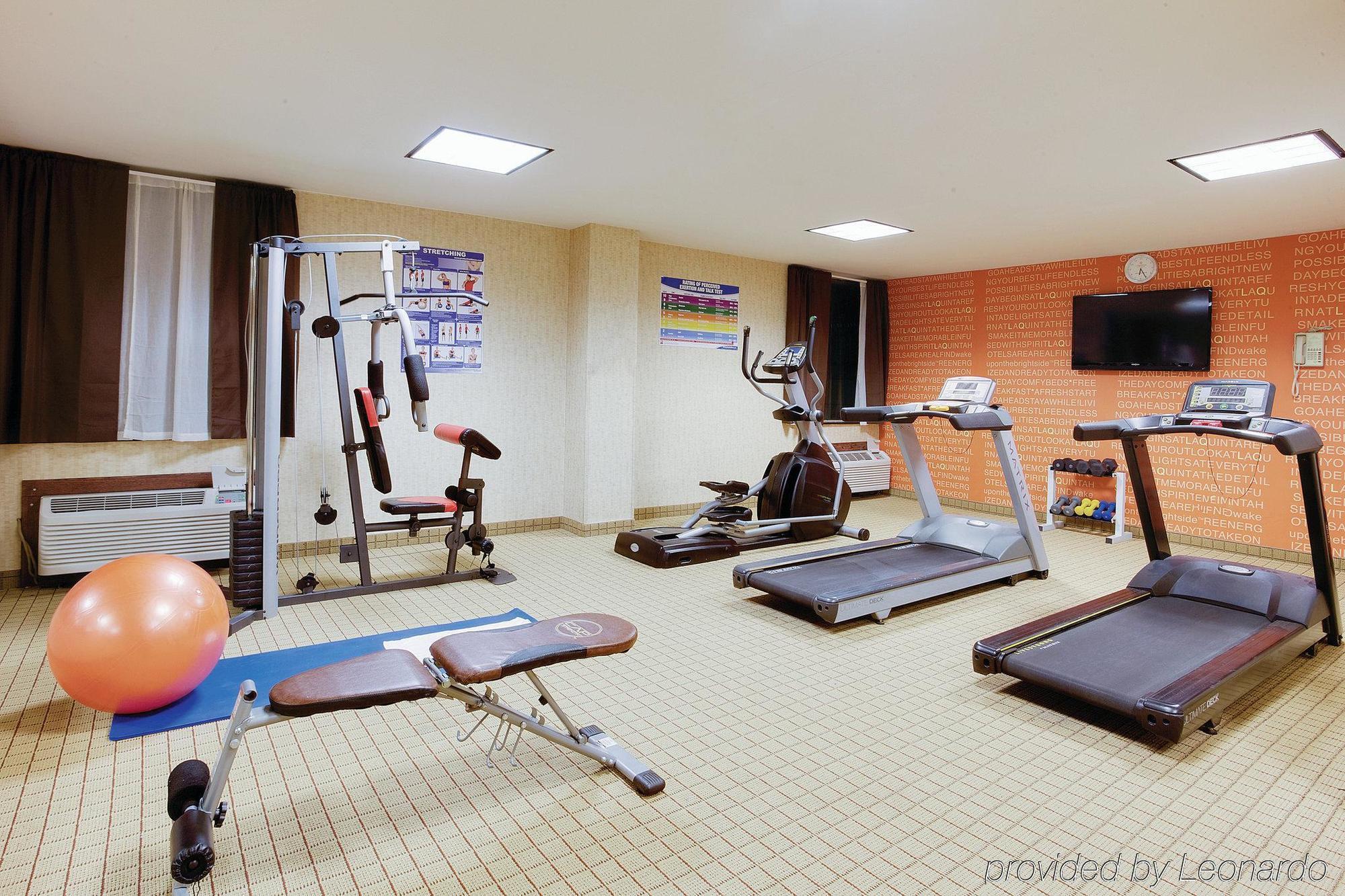 La Quinta Inn & Suites Pittsburgh North McCandless Township Bagian luar foto