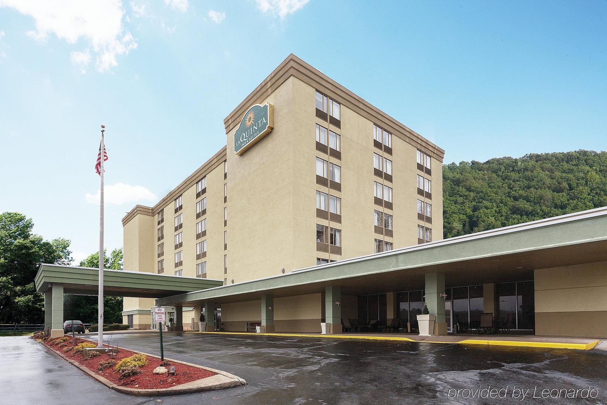 La Quinta Inn & Suites Pittsburgh North McCandless Township Bagian luar foto