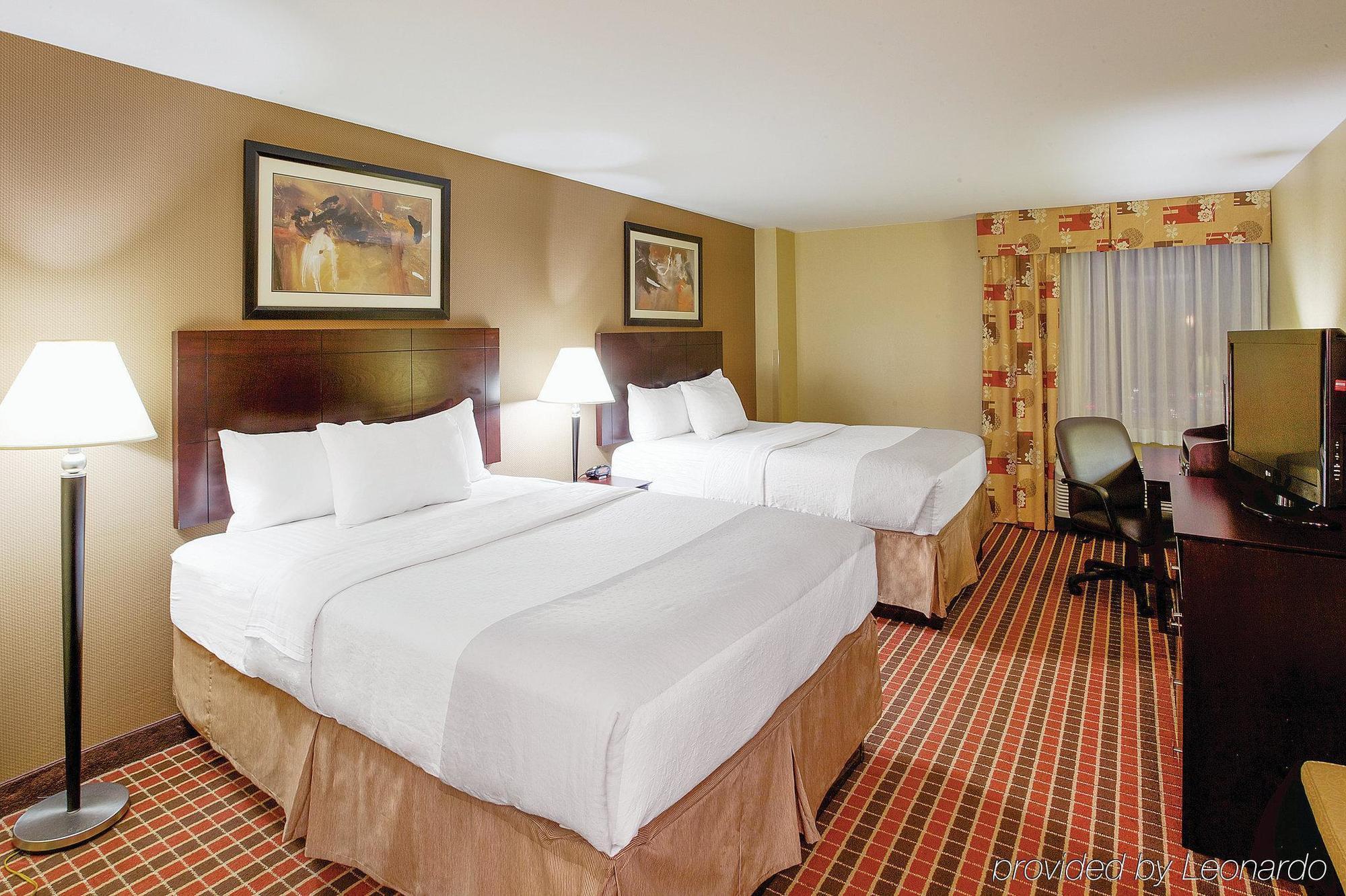 La Quinta Inn & Suites Pittsburgh North McCandless Township Bagian luar foto