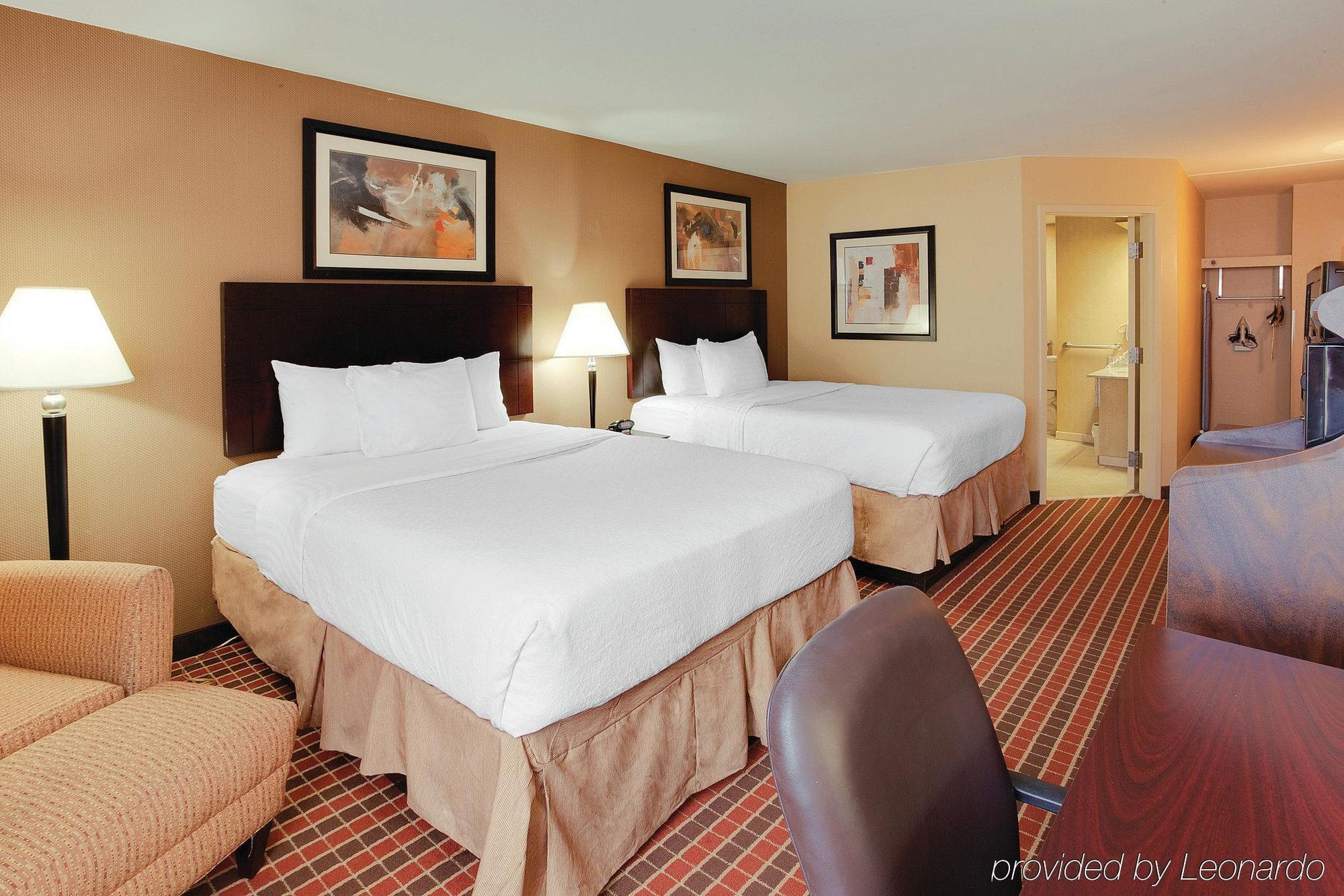 La Quinta Inn & Suites Pittsburgh North McCandless Township Bagian luar foto