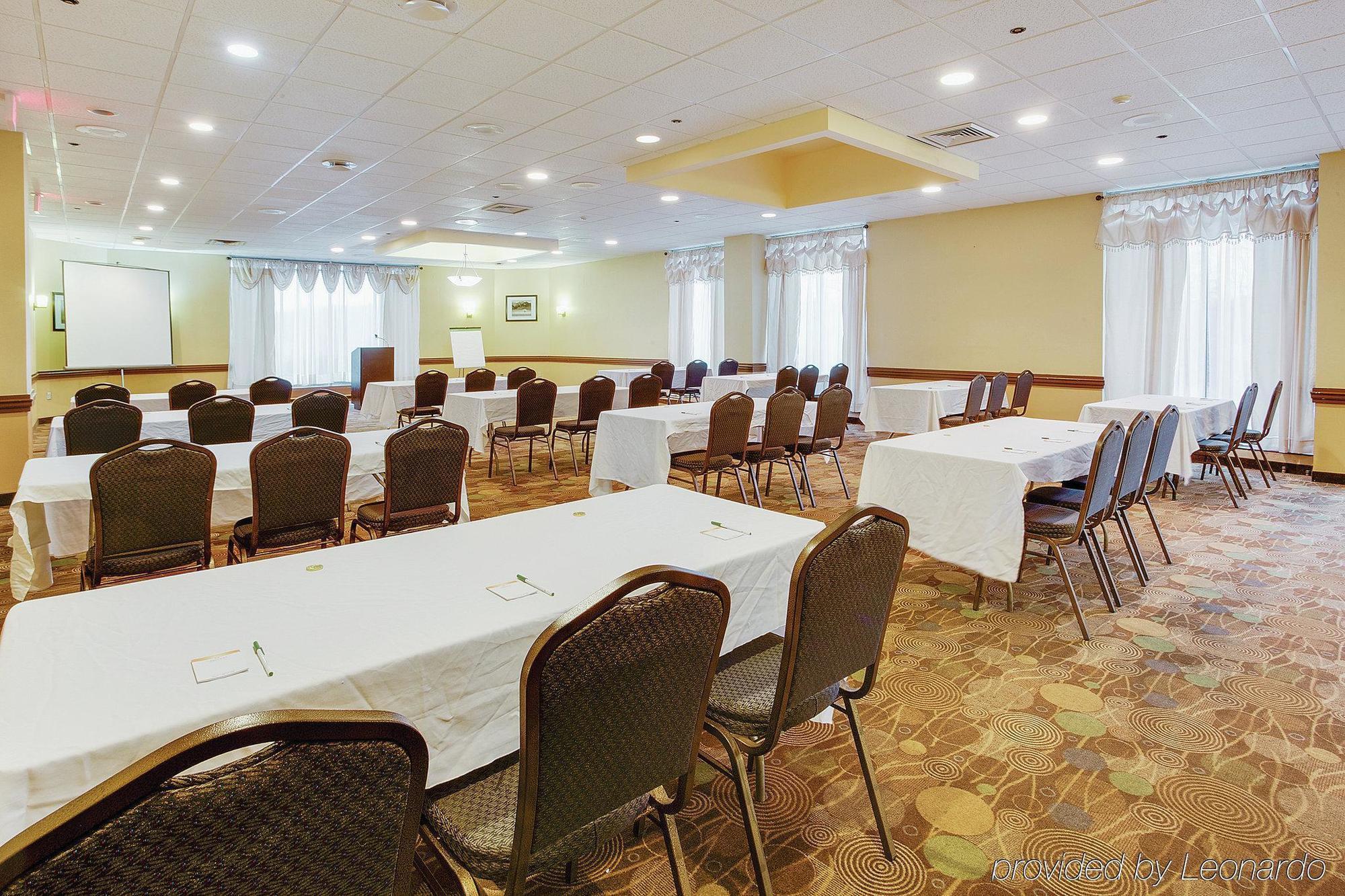 La Quinta Inn & Suites Pittsburgh North McCandless Township Bagian luar foto